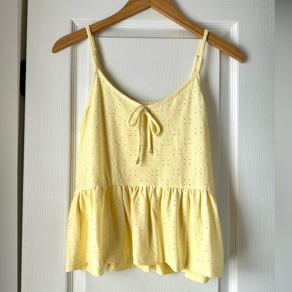NWT Eyelet Tank Top Size Medium